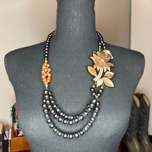 Lee Sands Vintage Mother of Pearl Rose Pearl Necklace 1970's